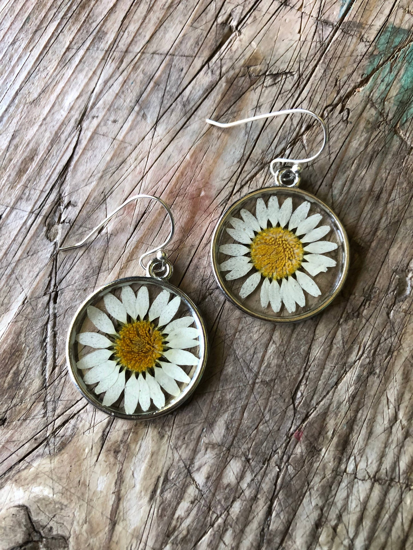 Daisy Resin Earrings : Yellow Gold