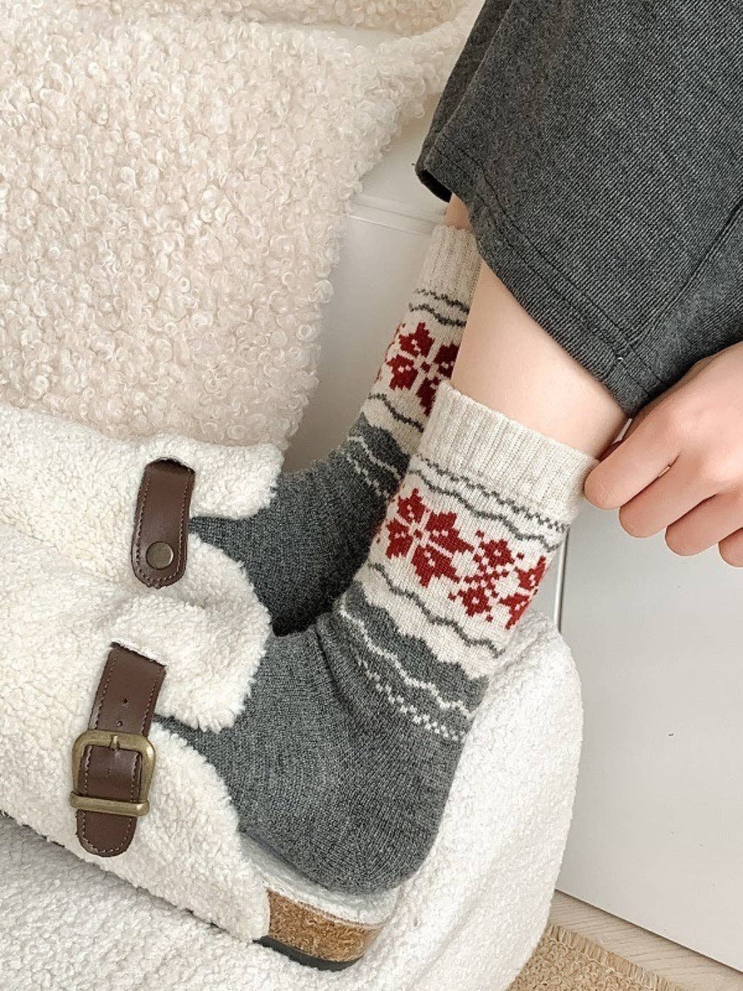 Grey Thickened Snowflake Patterned Mid-calf Socks