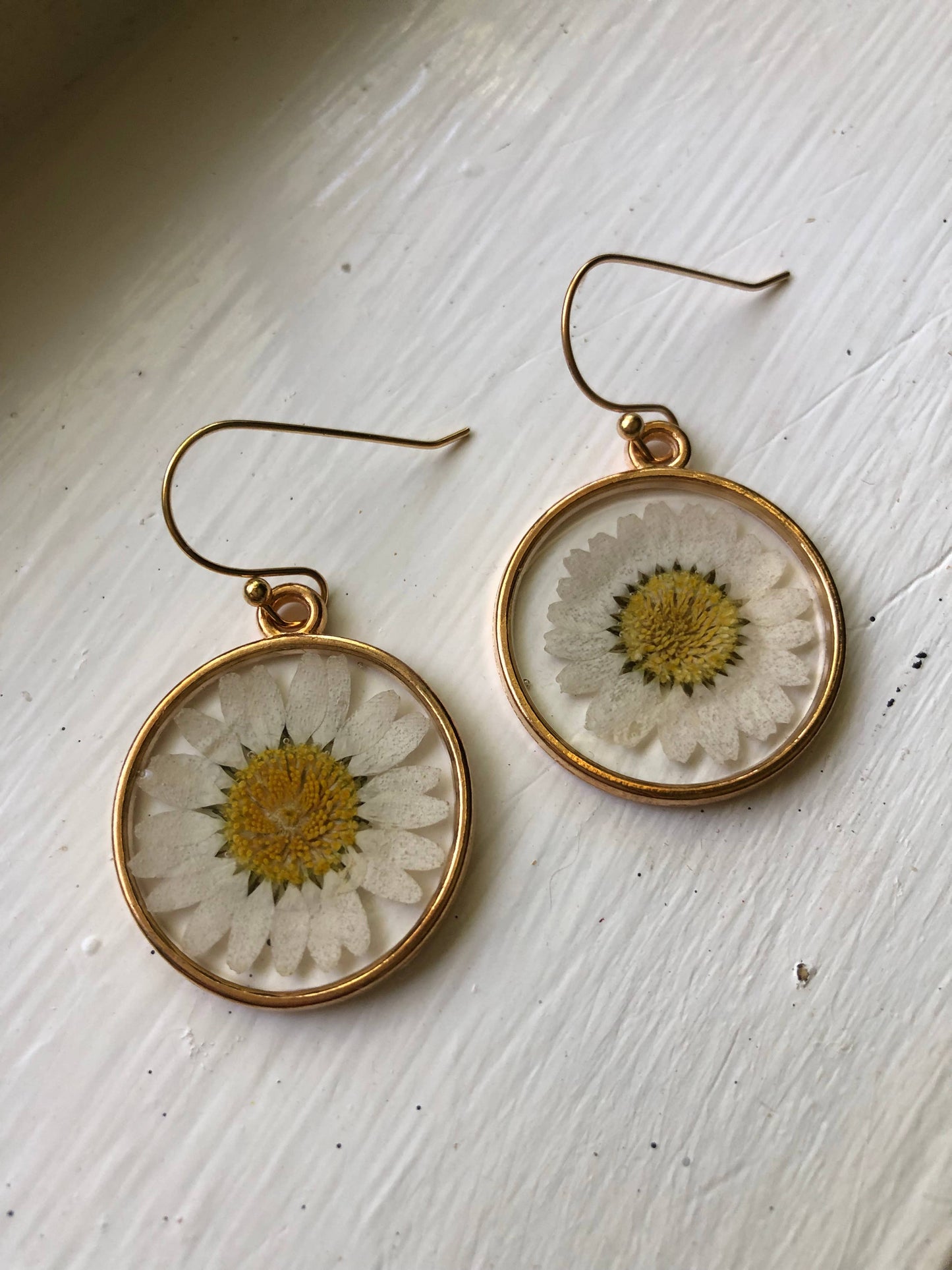 Daisy Resin Earrings : Yellow Gold