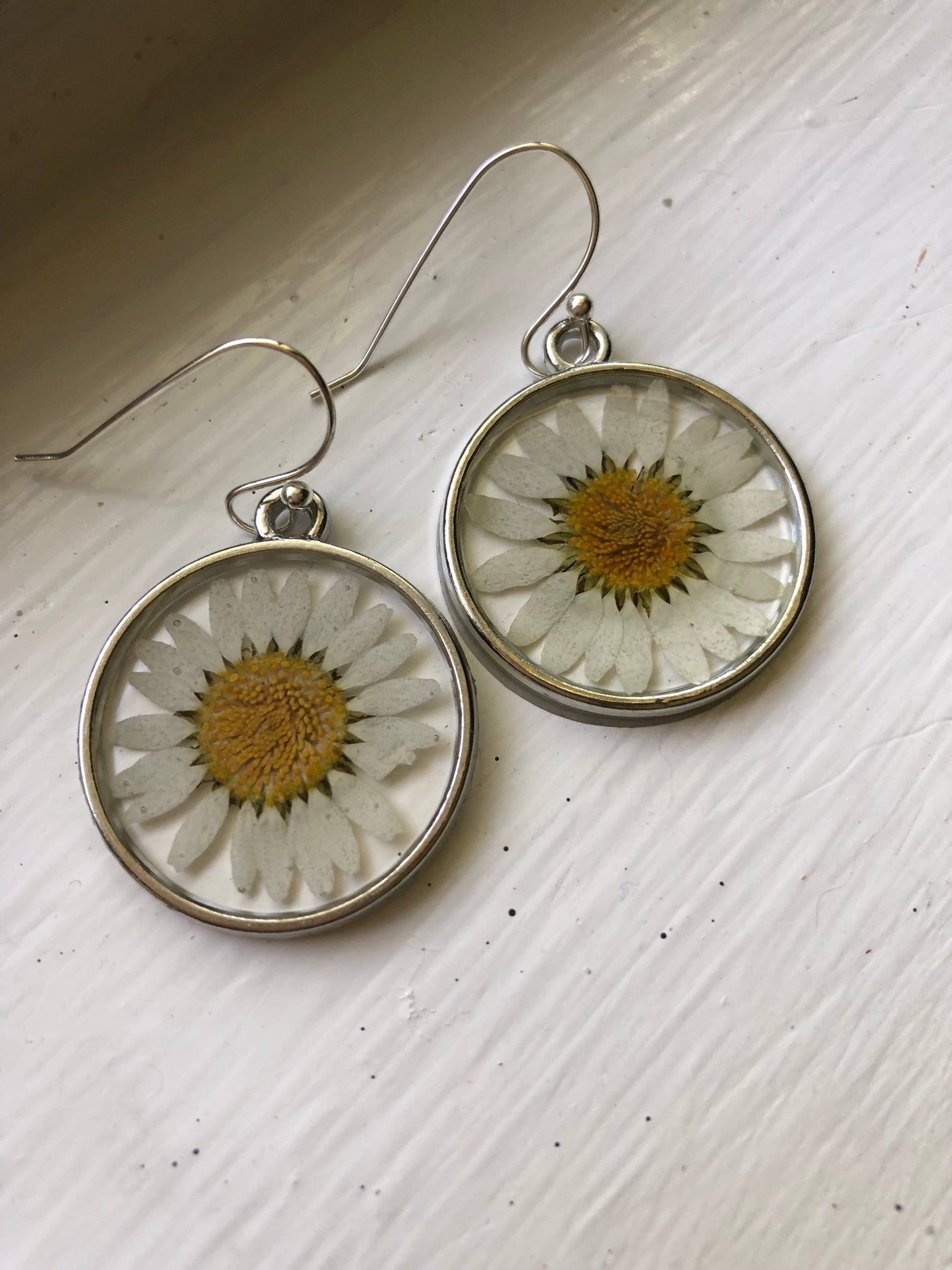 Daisy Resin Earrings : Yellow Gold