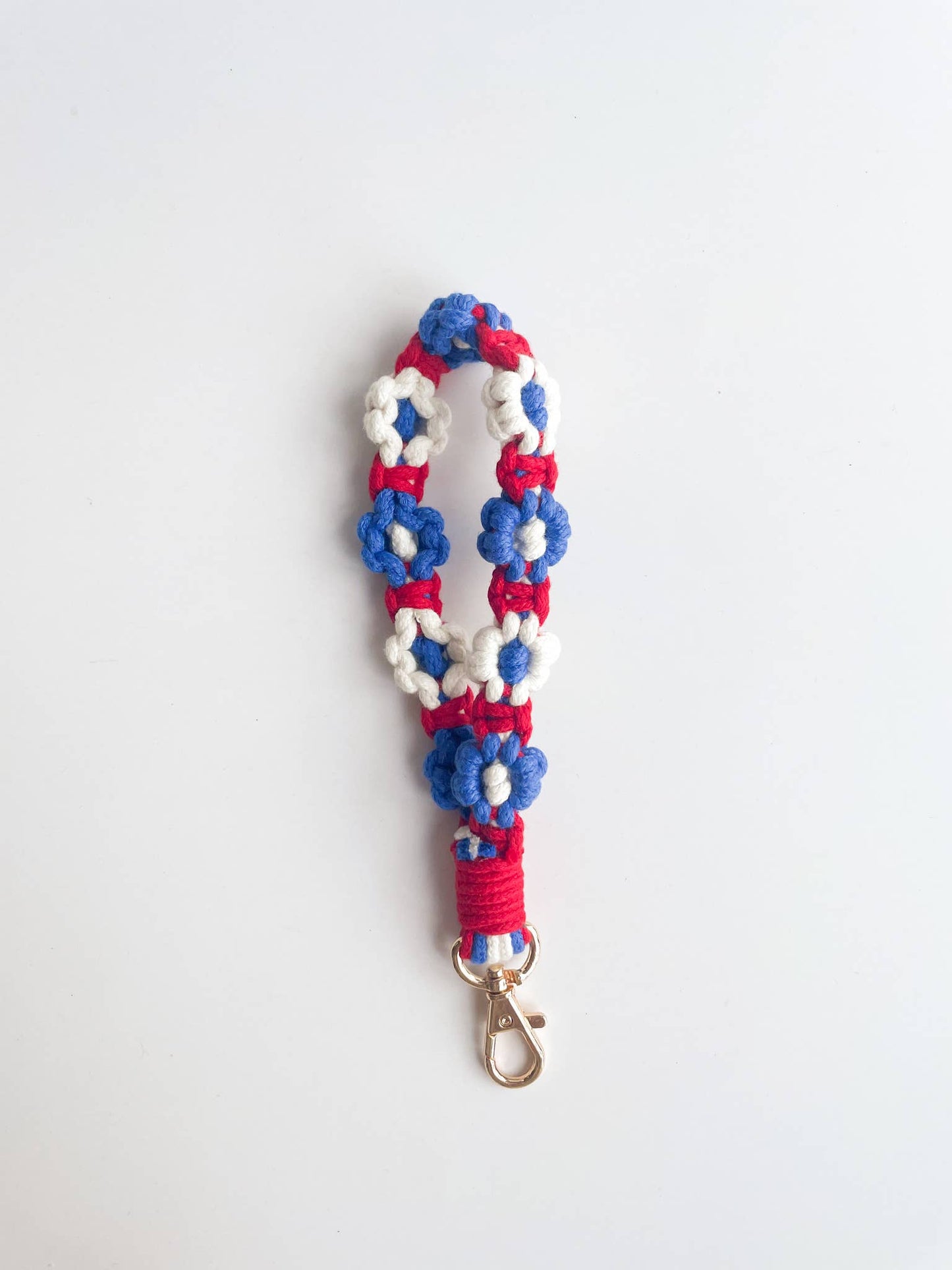 Macrame Daisy USA Colors Flower Wristlet Keychain: Assorted