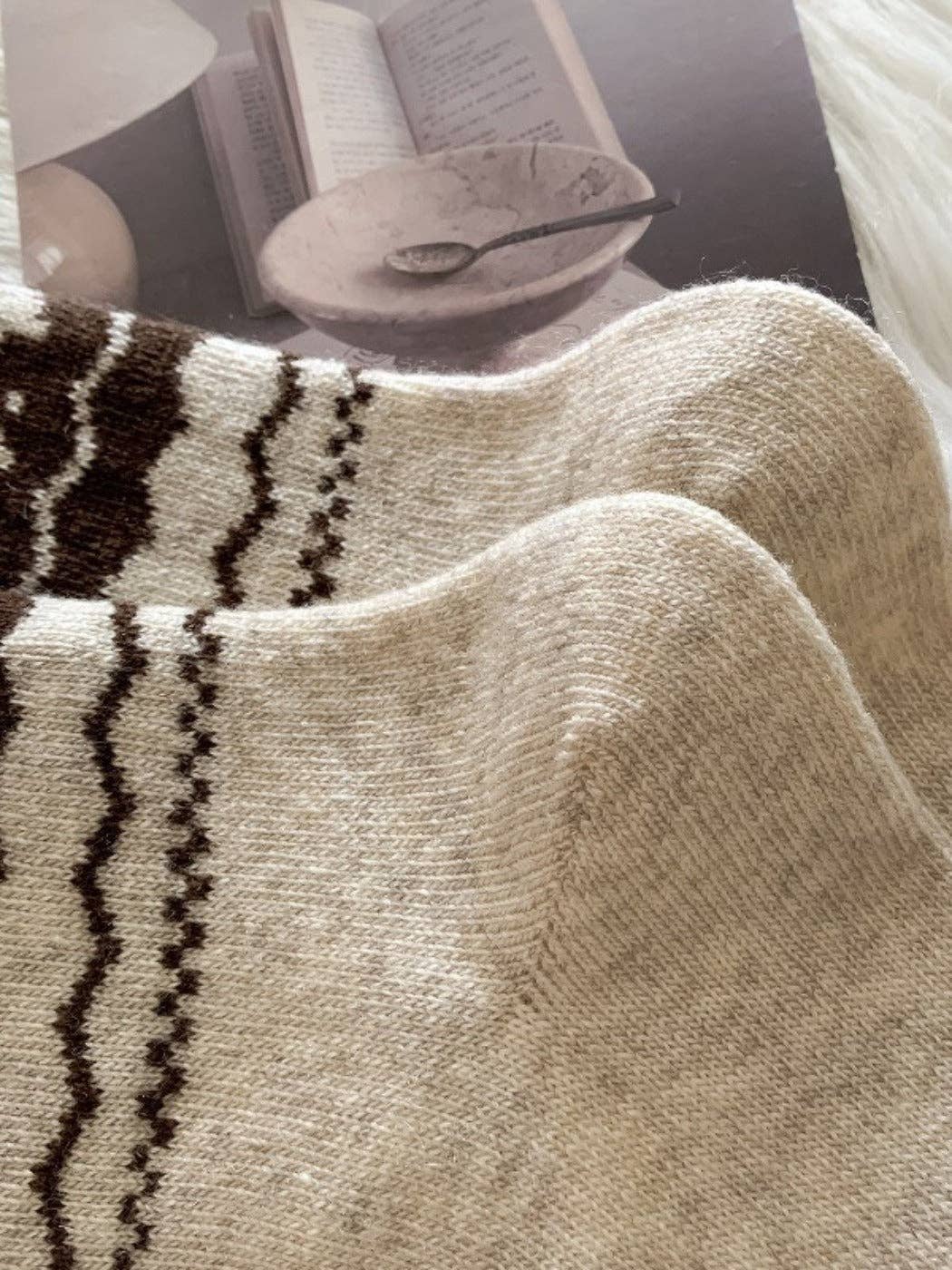 Beige Thickened Snowflake Patterned Mid-calf Socks